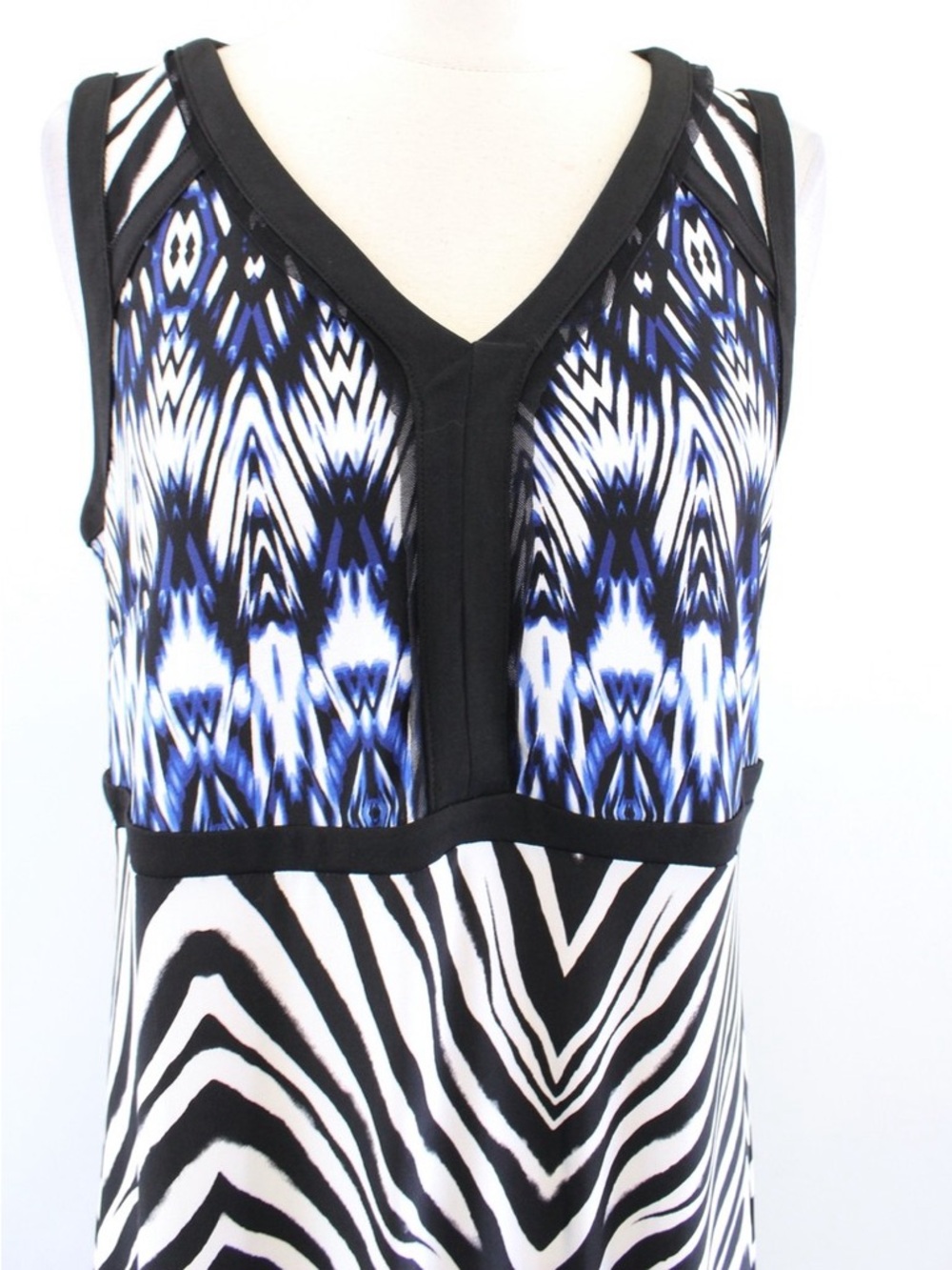 Elegant Blue and Black Maxi Dress Chico’s NWT with Beautiful pattern, no sleeves - Picture 3 of 10